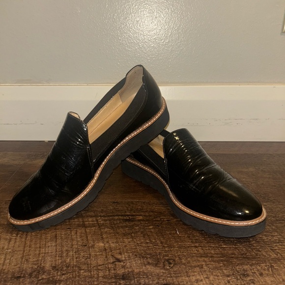 cute worn twice Naturalizer comfort loafers. Women size 10 black patent leather - Picture 1 of 5